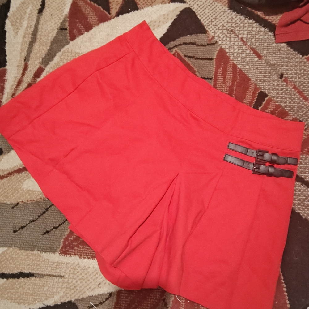 NWOT Black Friday red skort size 16